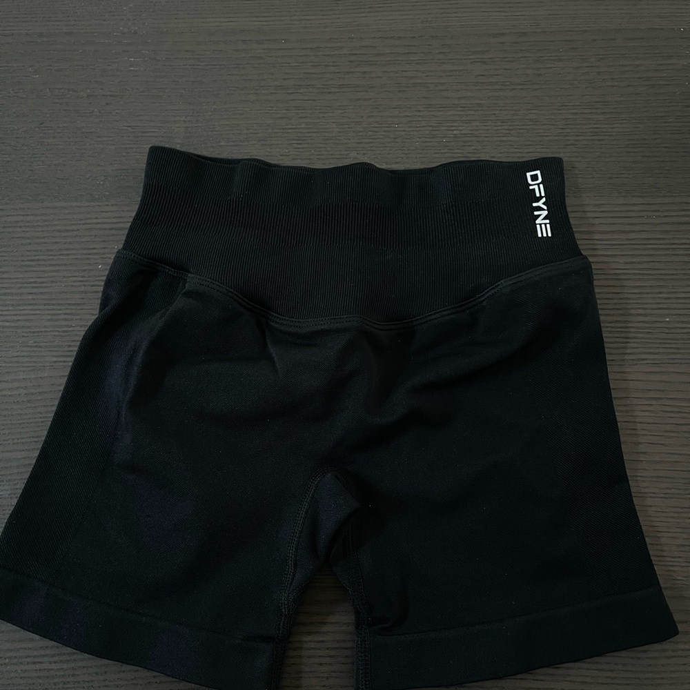 DFYNE Women's Black High-Waist Seamless Bike Shorts